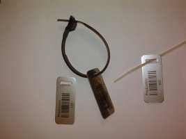 Exemple d'étiquette code-barre inox à riveter ou fixer par collier